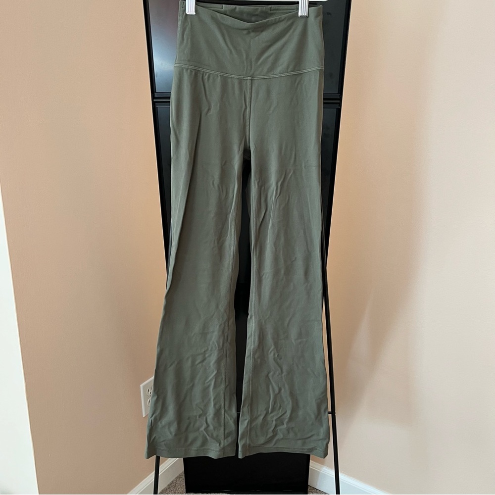 Lululemon Groove Nulu Super-High-Rise Flared Pant in Army Green Size 4